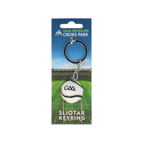 Silver keyring with sliotar